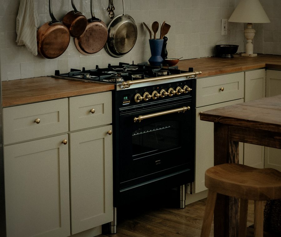 Range & Stove in a modern kitchen